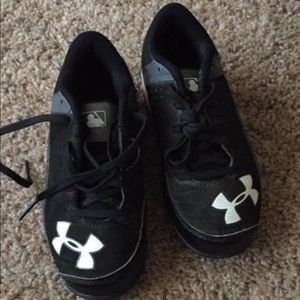 Size 11 boys cleats like new